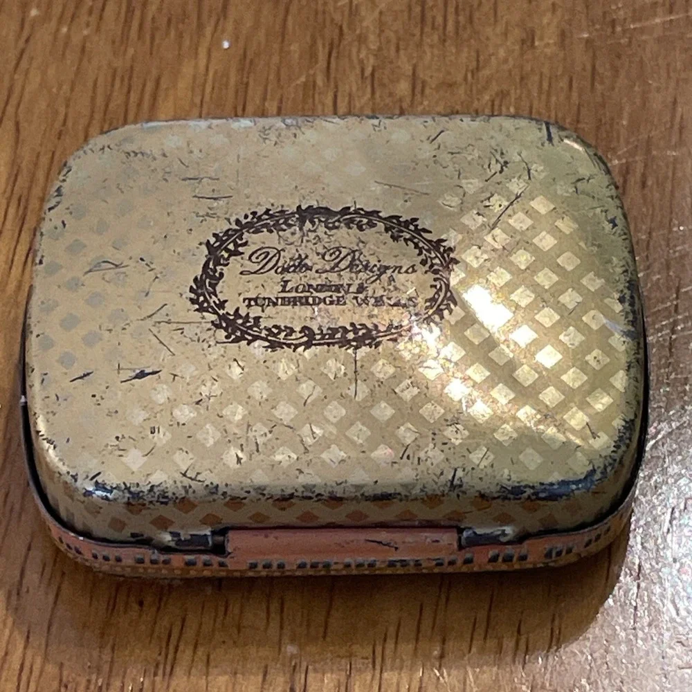 VTG Dodo Designs London & Tunbridge Wells Metal Hinged Pin Tin Trinket Box 1970s